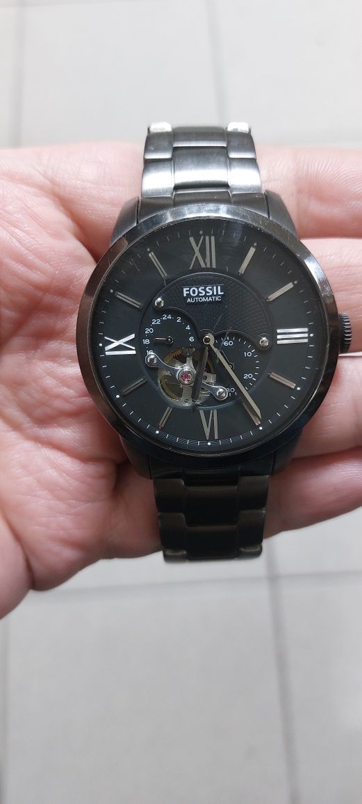Годинник механіка Fossil.
