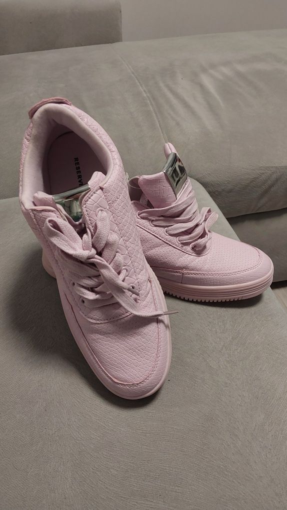 Nowe z metką damskie buty 41 r,Reserved
