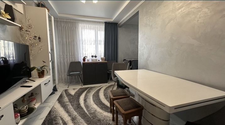 Продаж 4-кімнатноі квартири