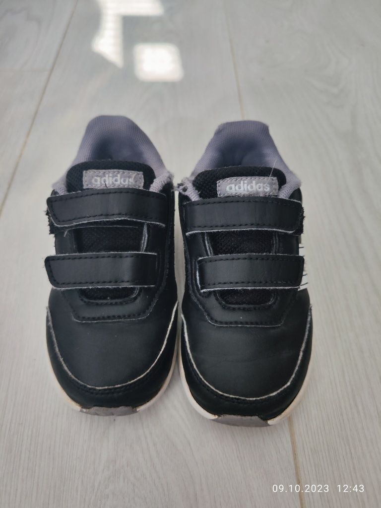 Adidas кросівки для хлопчика