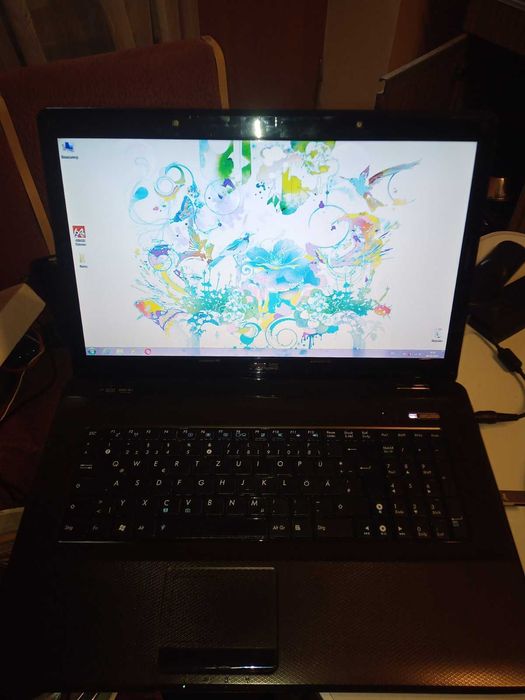 Продам великий ноутбук ASUS X72D