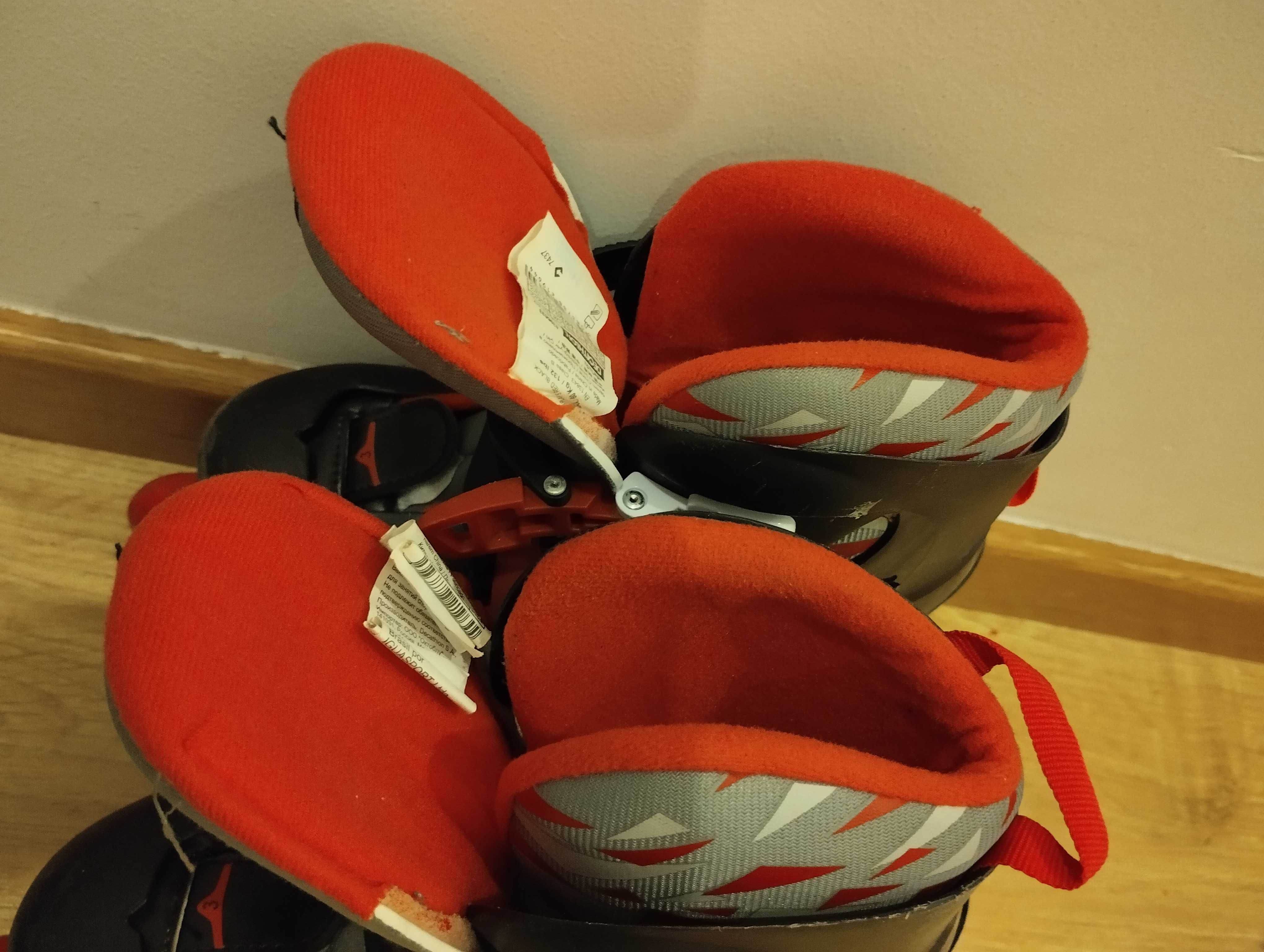 Patins em linha para criança. Marca Oxelo. Muito bem conservados!