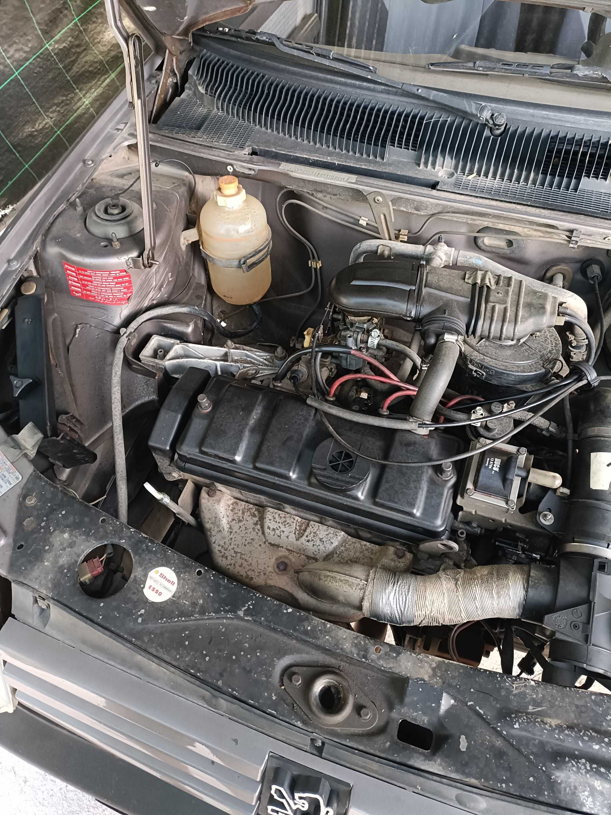 Peugeot 205 de 1988 em bom estado