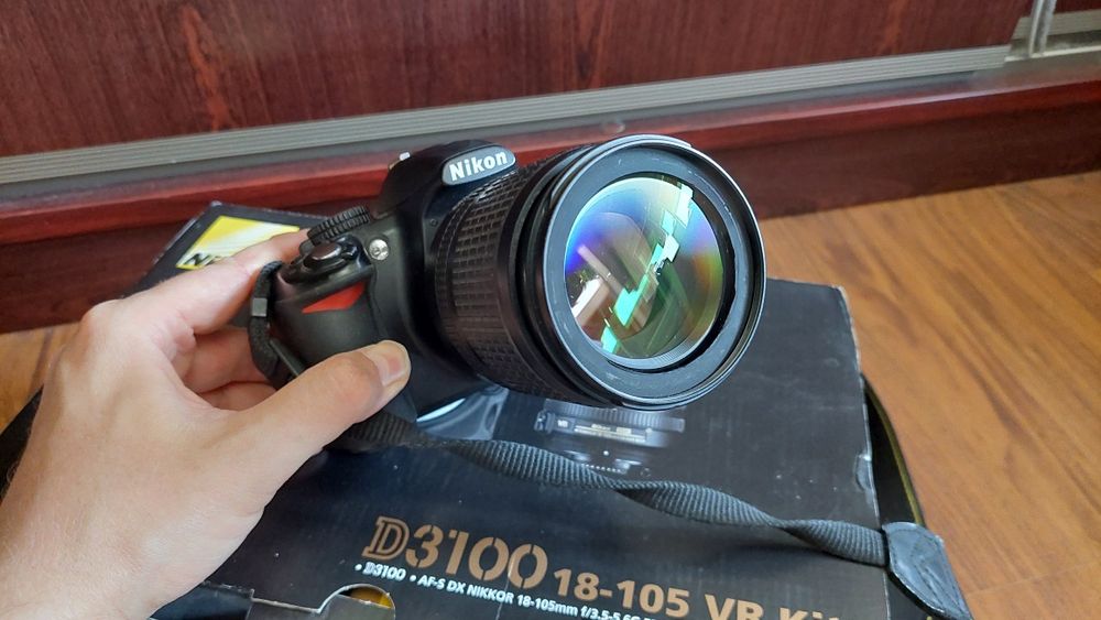 Nikon D3100 z obiektywem Nikkor 18-105