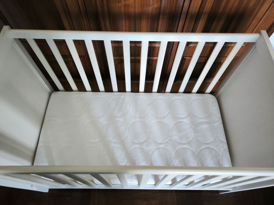 Berço Ikea com colchao