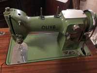 Máquina de costura CL50 Oliva com móvel