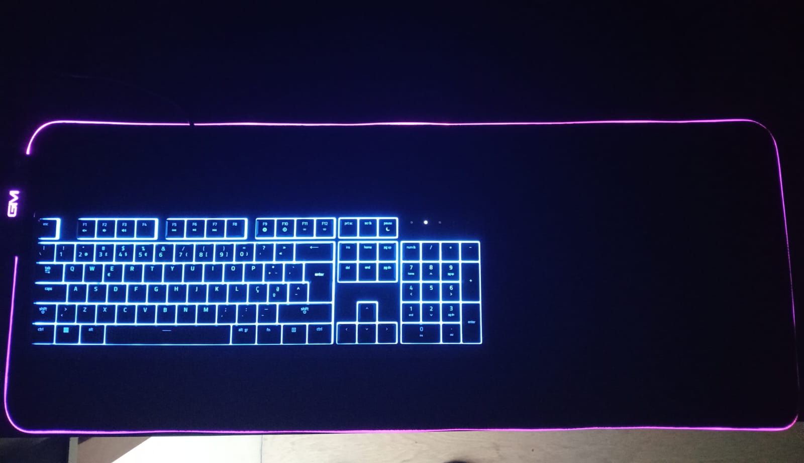 Teclado e tapete de rato gaming