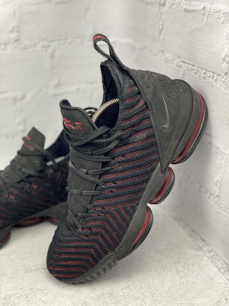 Чоловічі баскетбольні кросівки Nike Lebron 16 47,5p