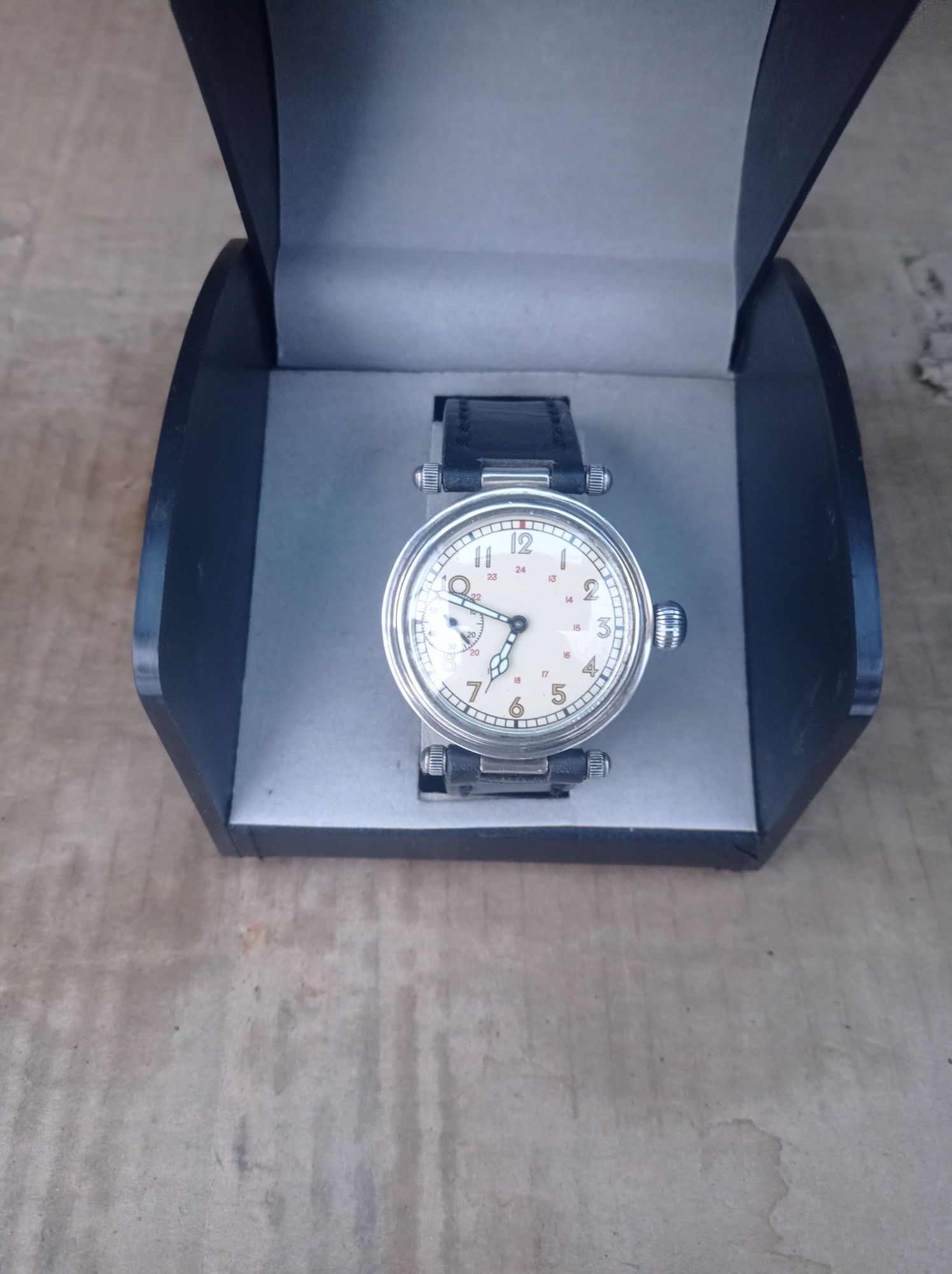 Продам серебряные часы