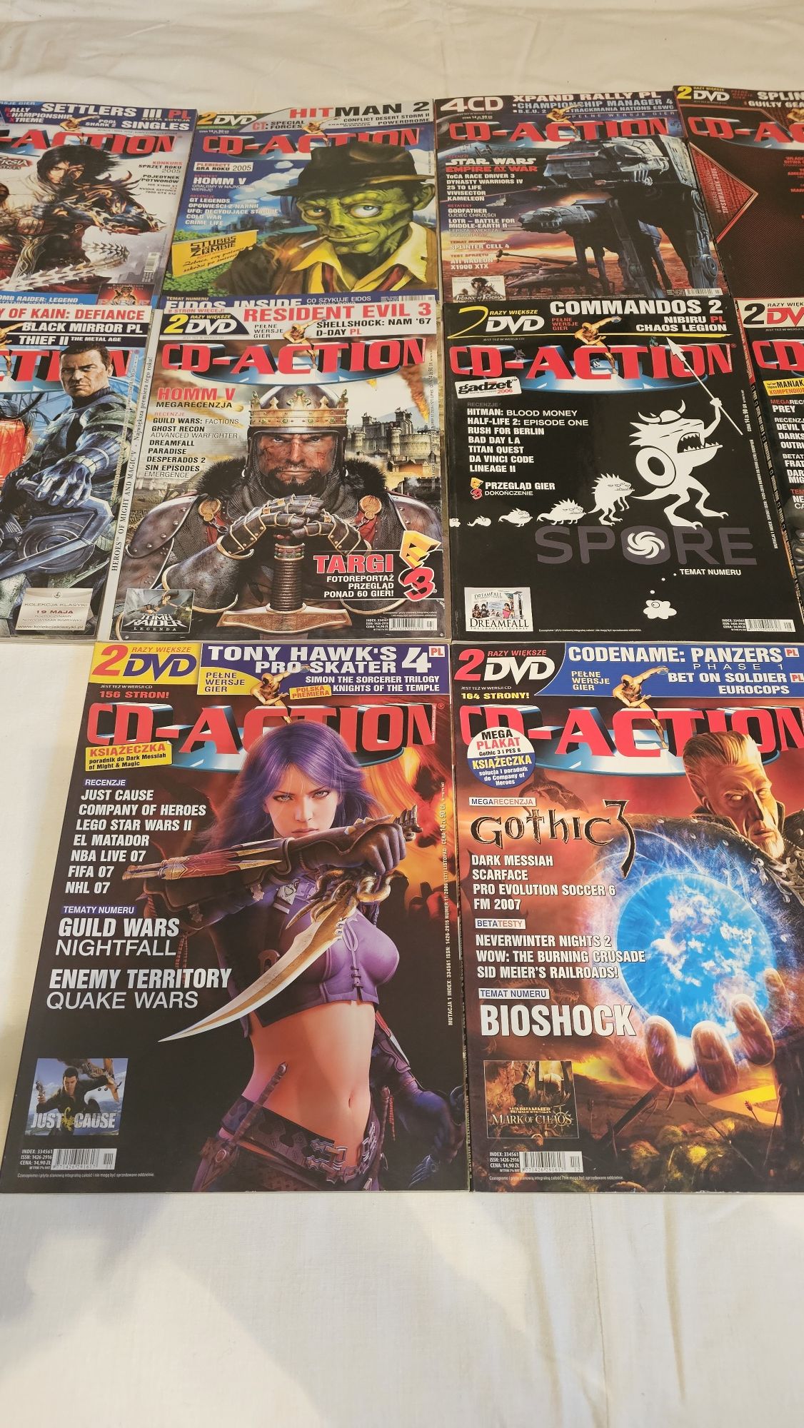 Sprzedam cały rocznik Cd-action z 2006  roku . 13 numerów .