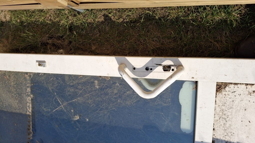 Drzwi pvc uszkodzone
