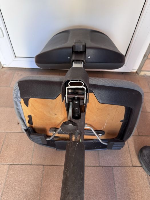 Продам стілець на колесах.