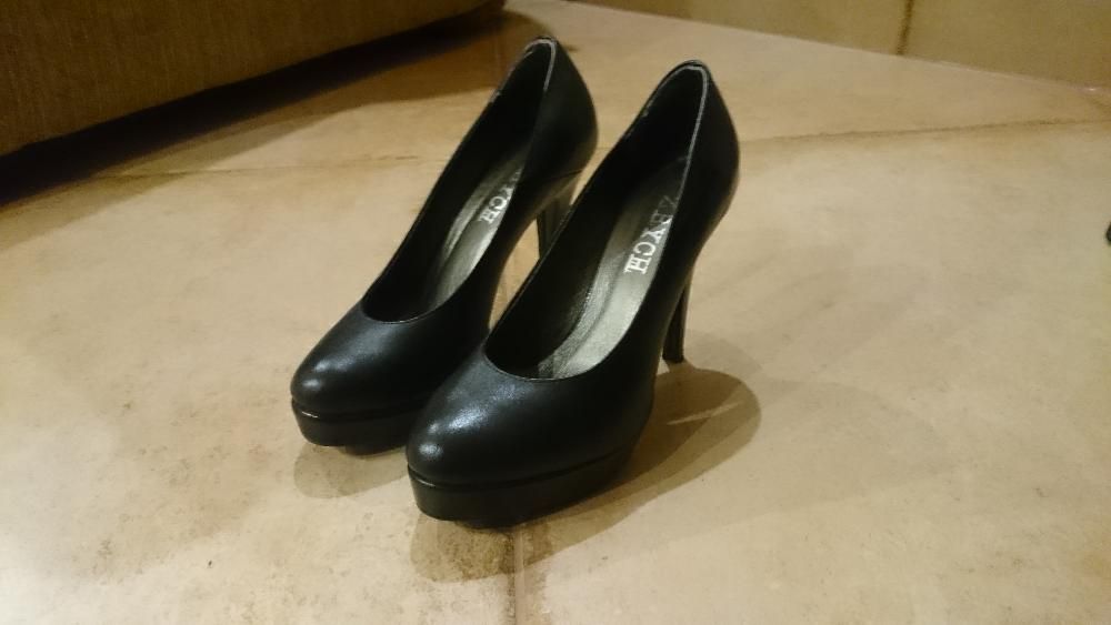Buty na obcasie firmy ZBYCH
