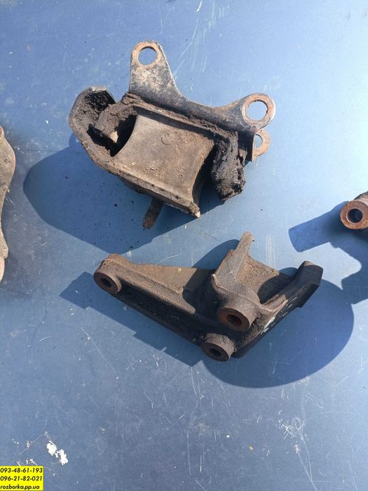 Підрамник передній Mazda 626 gc, передня балка мазда 626 жц, шрот