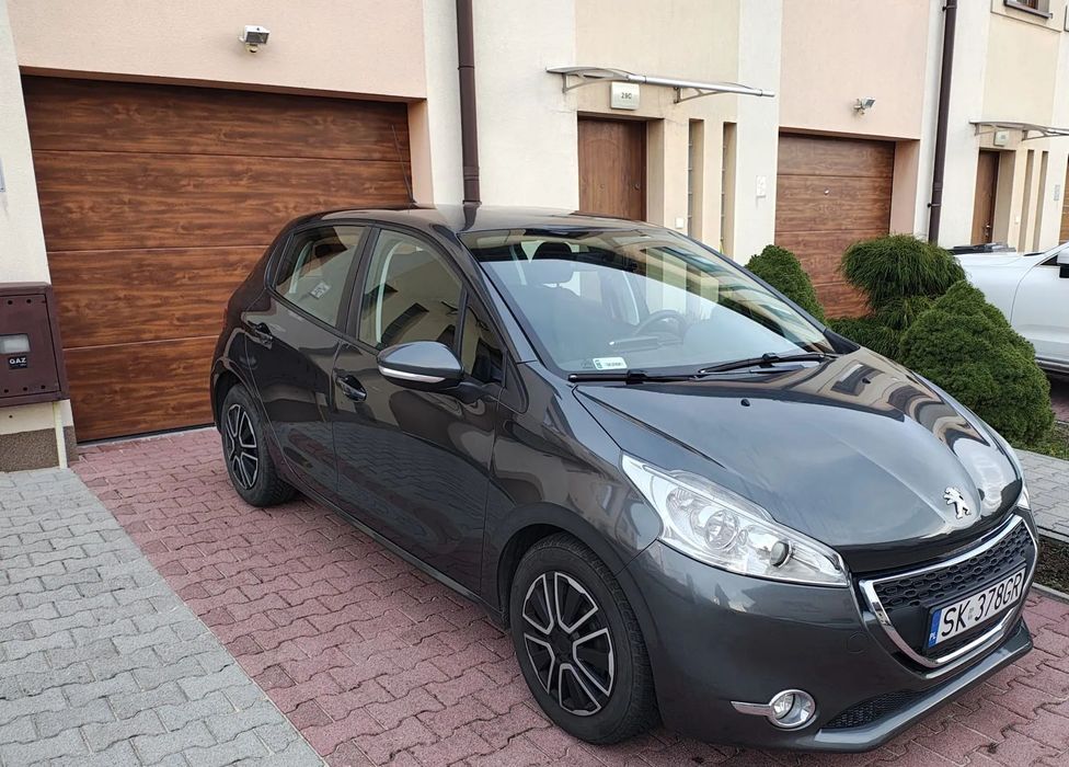 Peugeot 208 pilnie sprzedam,100% bezwypadkowy, zadbany, garażowany, niski przebieg