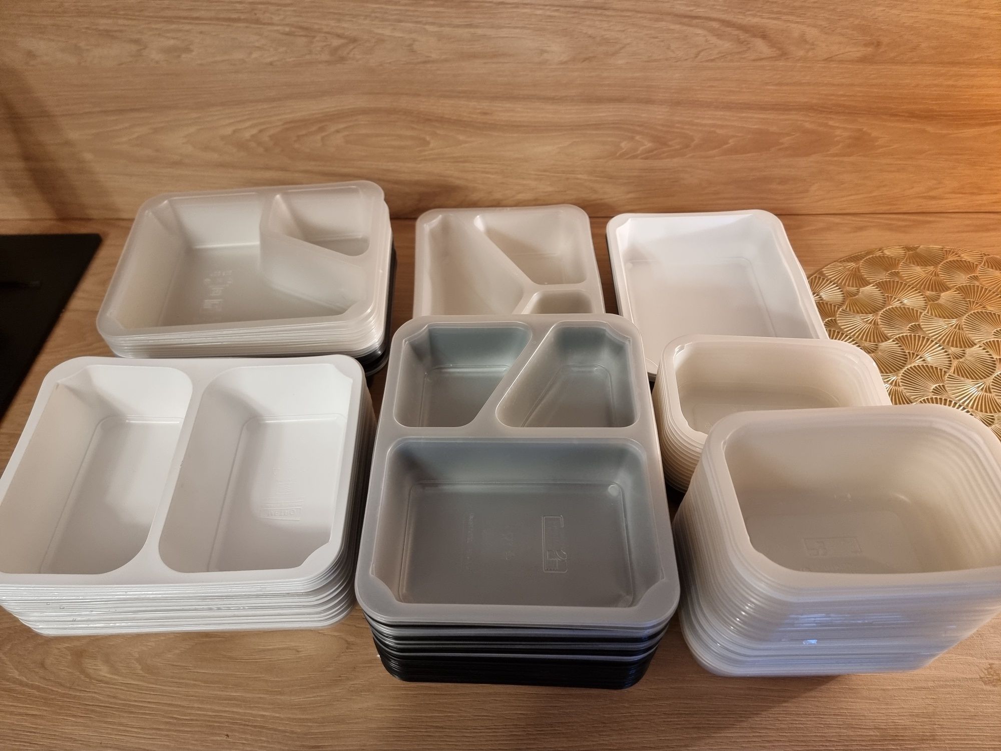 Plastikowe pojemniki pudełka po cateringu