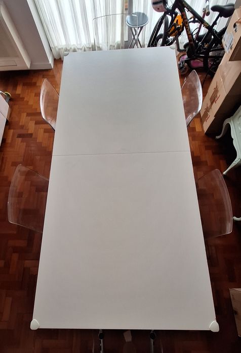 Conjunto Mesa Branca extensivel e 6 Cadeiras Tobias