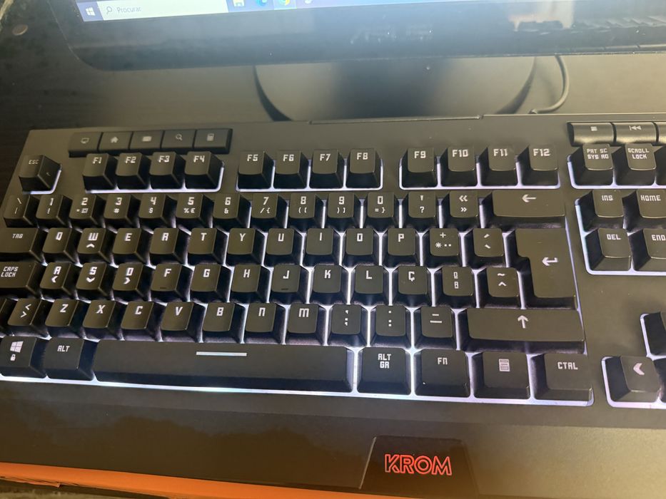 Teclado KROM Kuma RGB Lighting keyboard