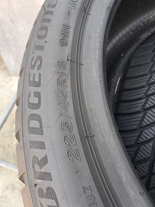 Резина зимова, 7.5мм, Bridgestone Blizzak LM001 MO 225\45 R18