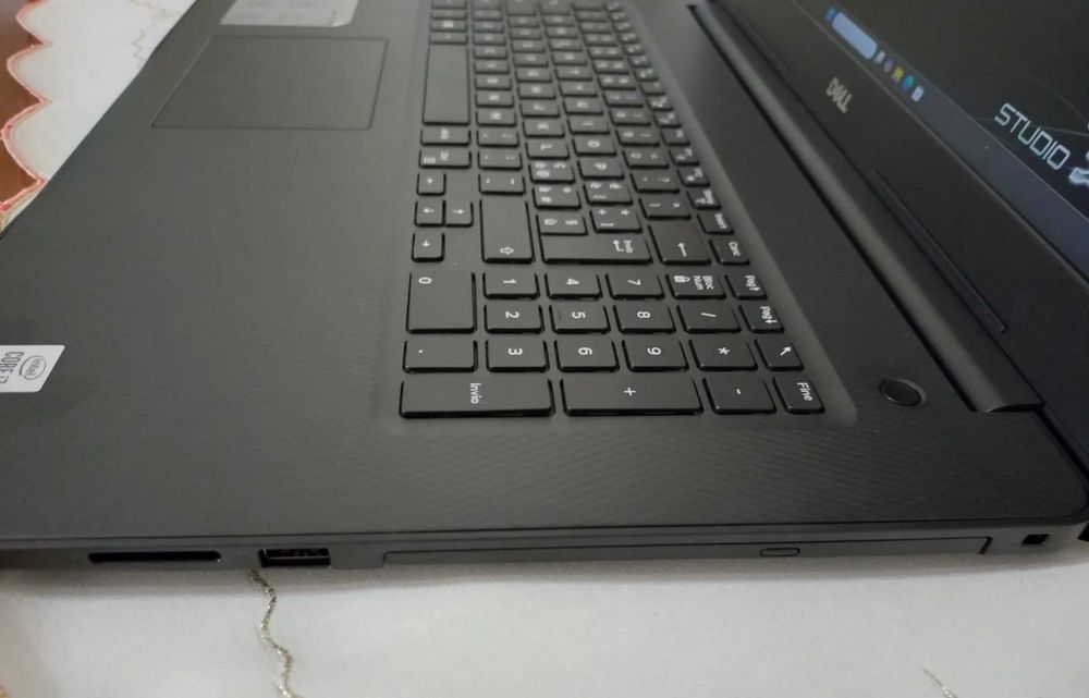 Dell Octacore 17.3" i7/8GB/1TB_Nvme gama Profissional