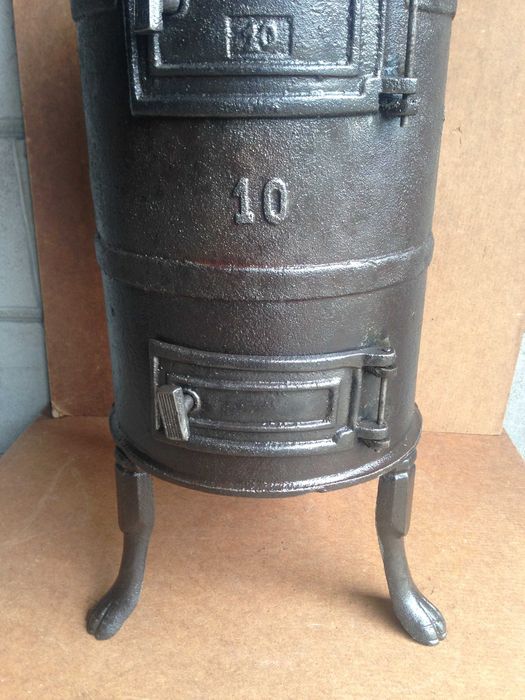 Piecyk żeliwny z lat PRL-u. Koza, cyganek.