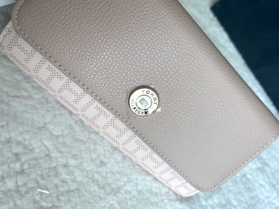 Tommy Hilfiger portfel na zatrzask