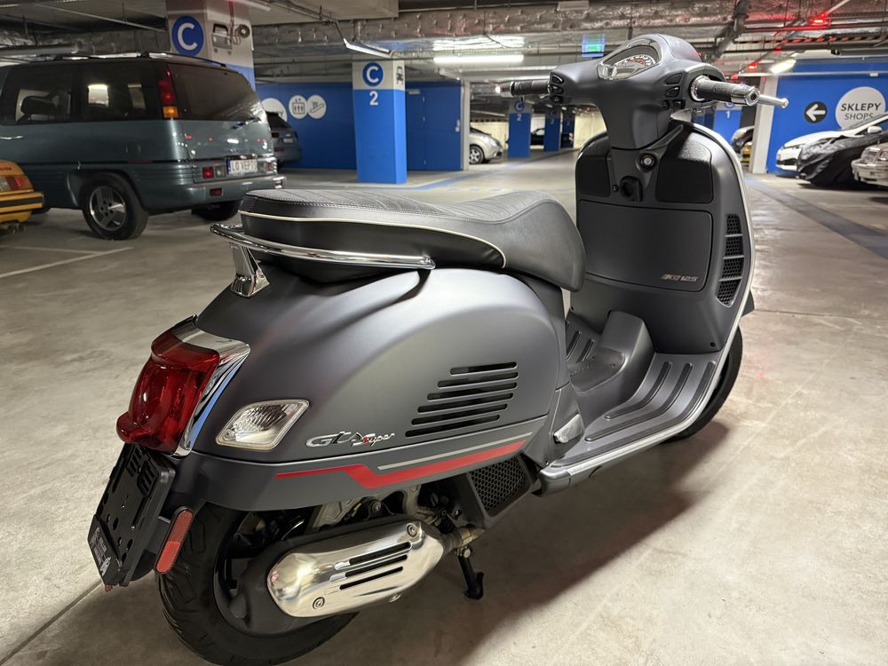 Vespa GTS oryginalny lakier 125 model 2023