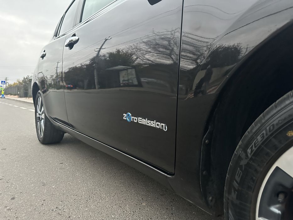 Продам Nissan Leaf