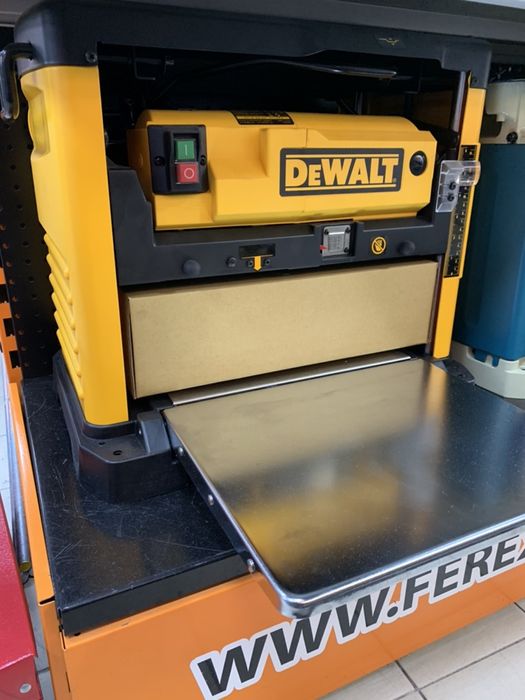 Desengrossadeira Portátil 1800W DeWalt DW733