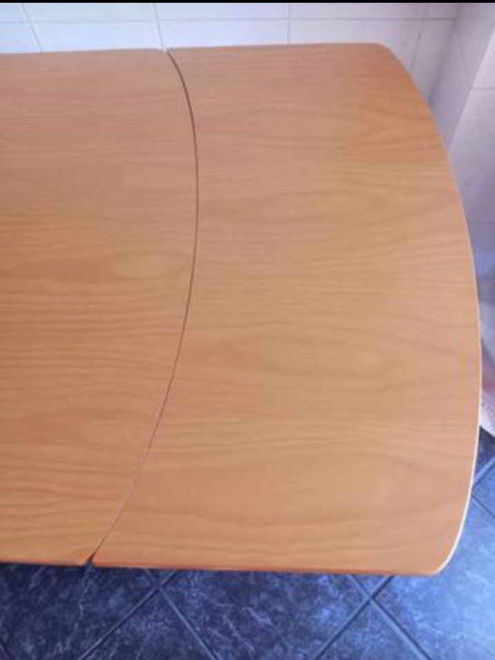 Conjunto mesa e cadeiras