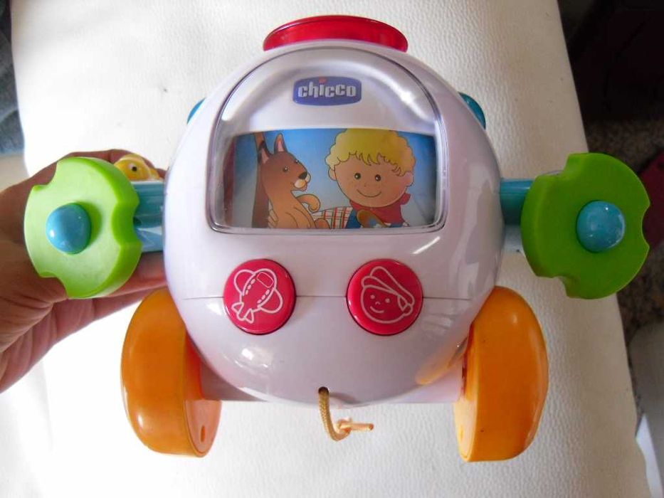 Avião canta e viaja Chicco