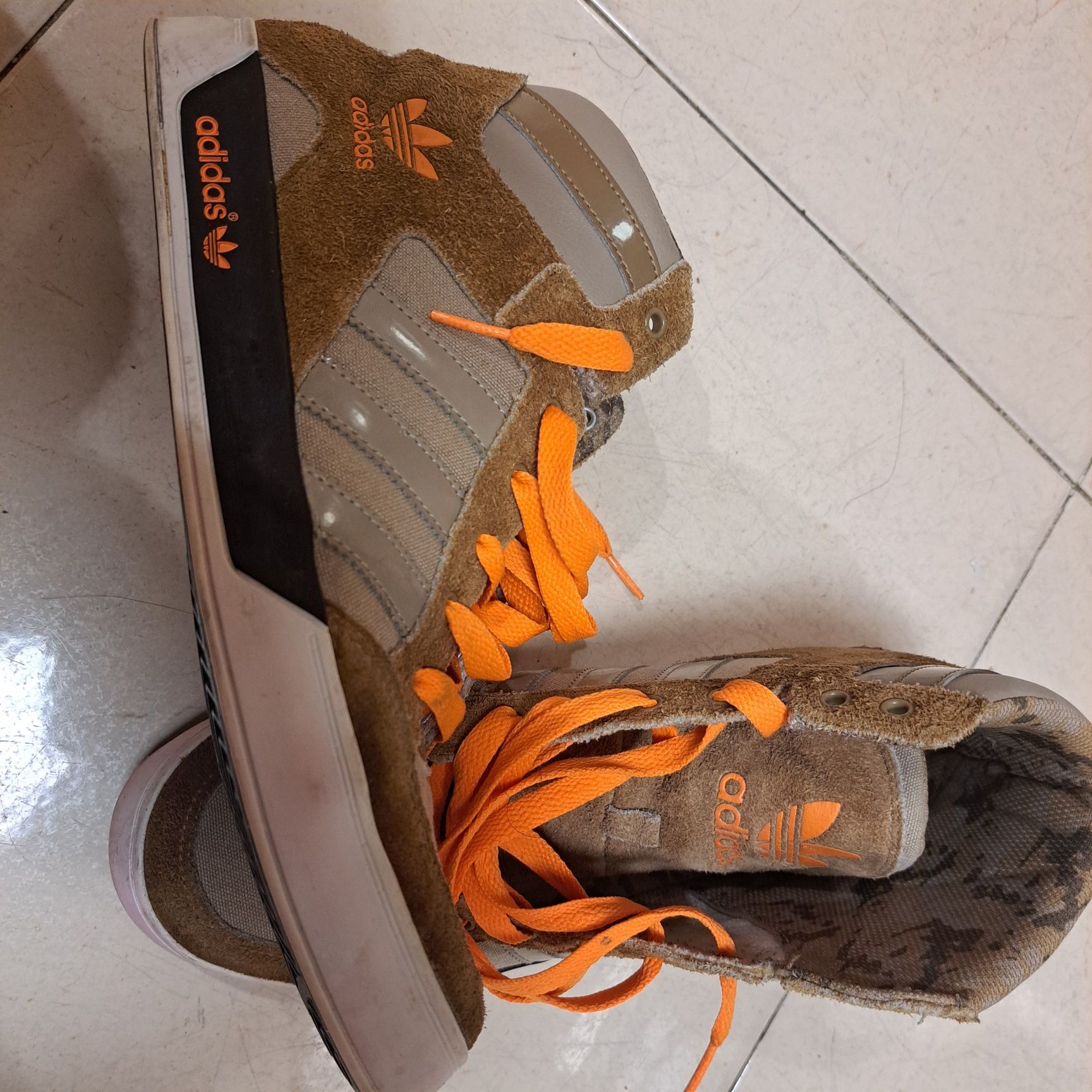 Ténis adidas (bota)