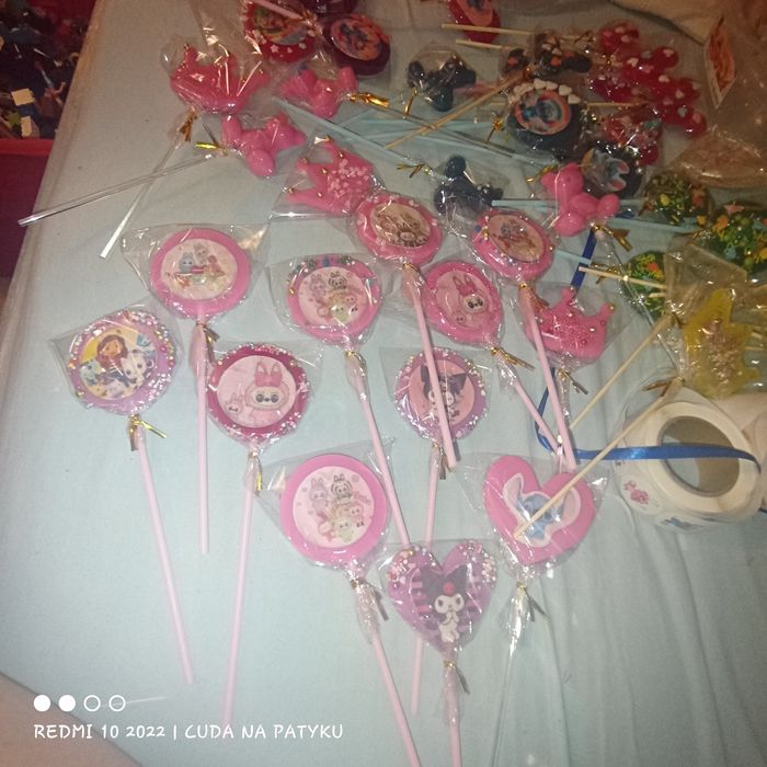 Lizaki na tort  " Labubu " ozdoba tortu muffinek