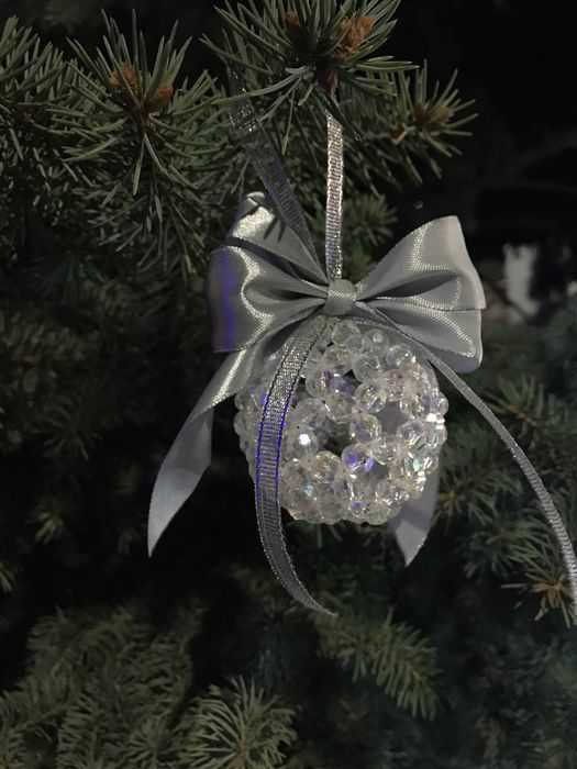 Новогодние игрушки на елку ручной работы из бусин