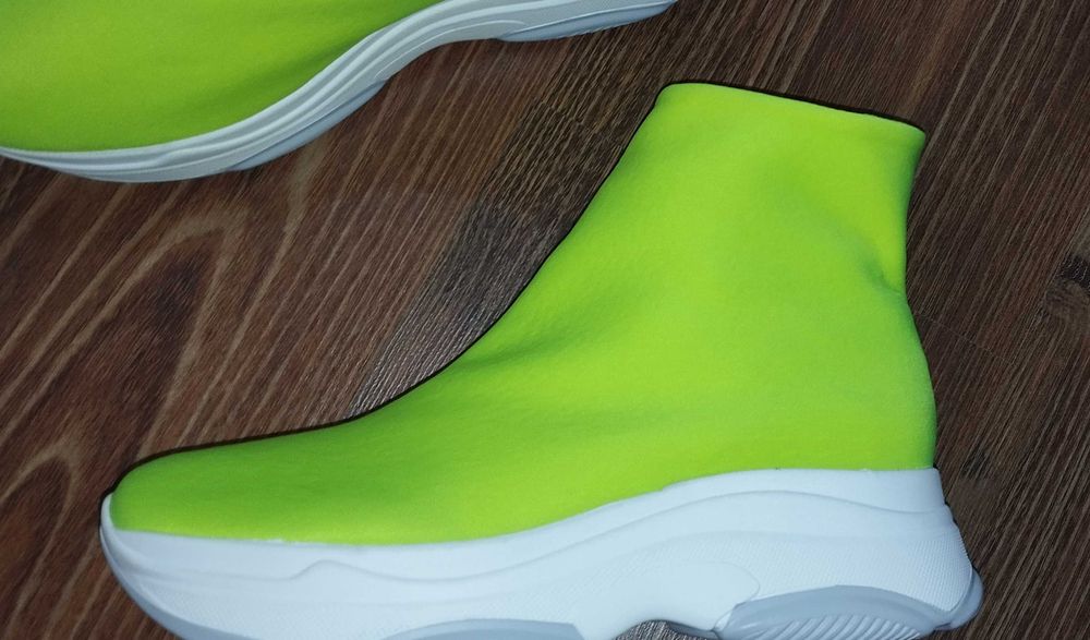 Крутезні кросівки- шкарпетки, яскравого  кольору,під бренд Баленсіага