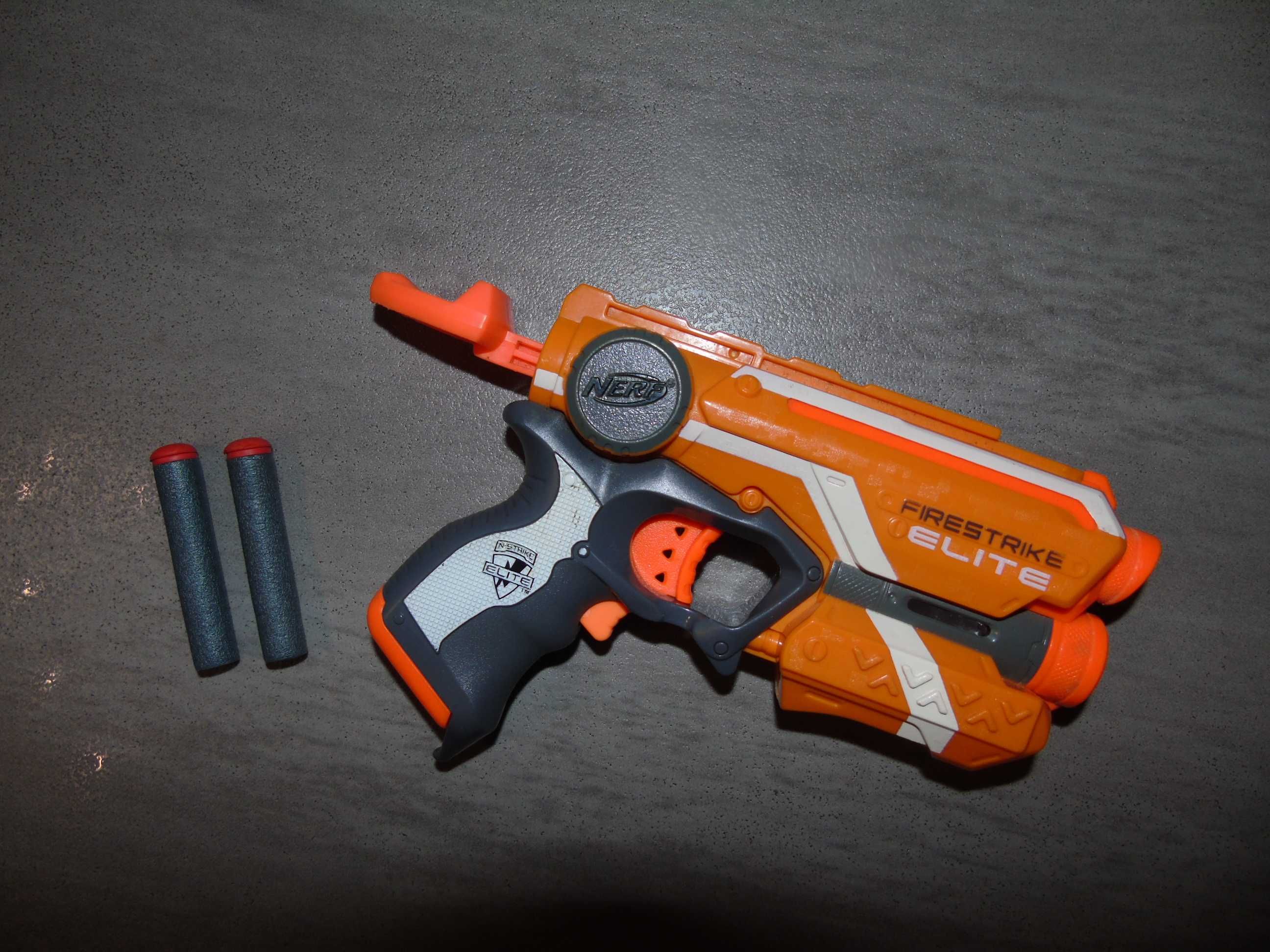 pistolet Nerf Elite z laserowym celownikiem