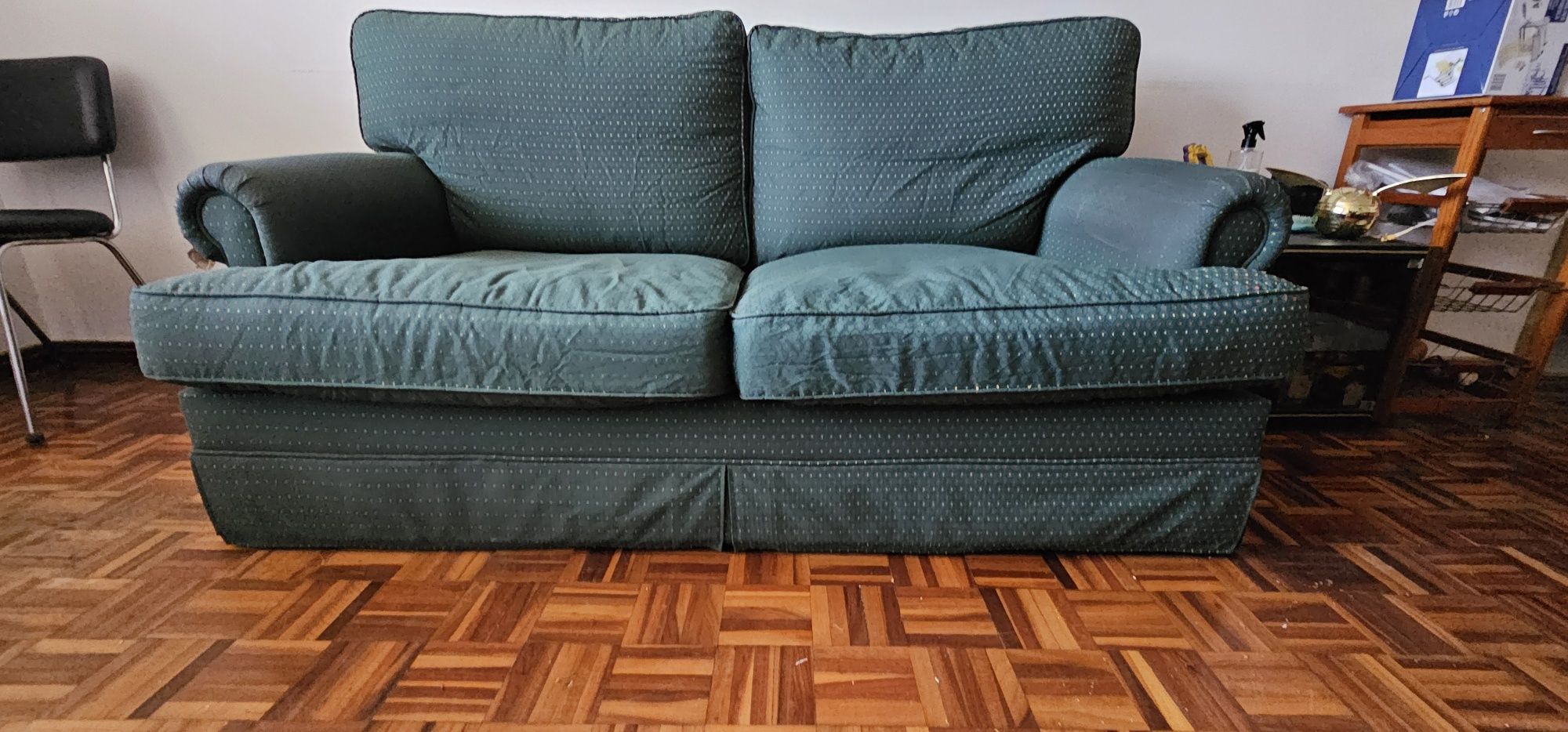 Sofá verde de 3 lugares