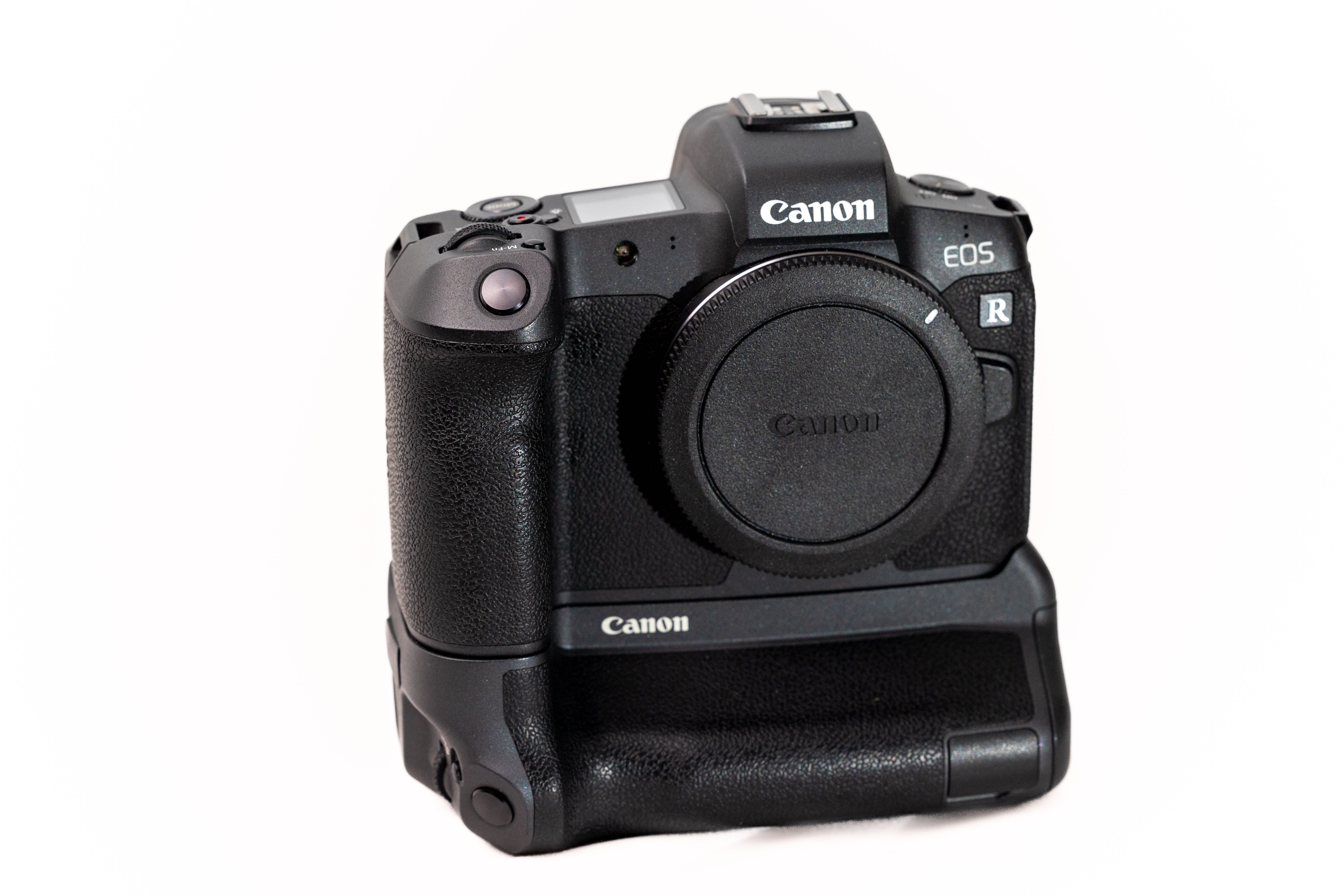Canon EOS R + Canon BG-E22 Battery Grip + 3 Baterias