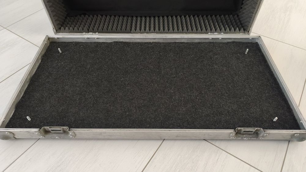 Pedalboard aluminium + case