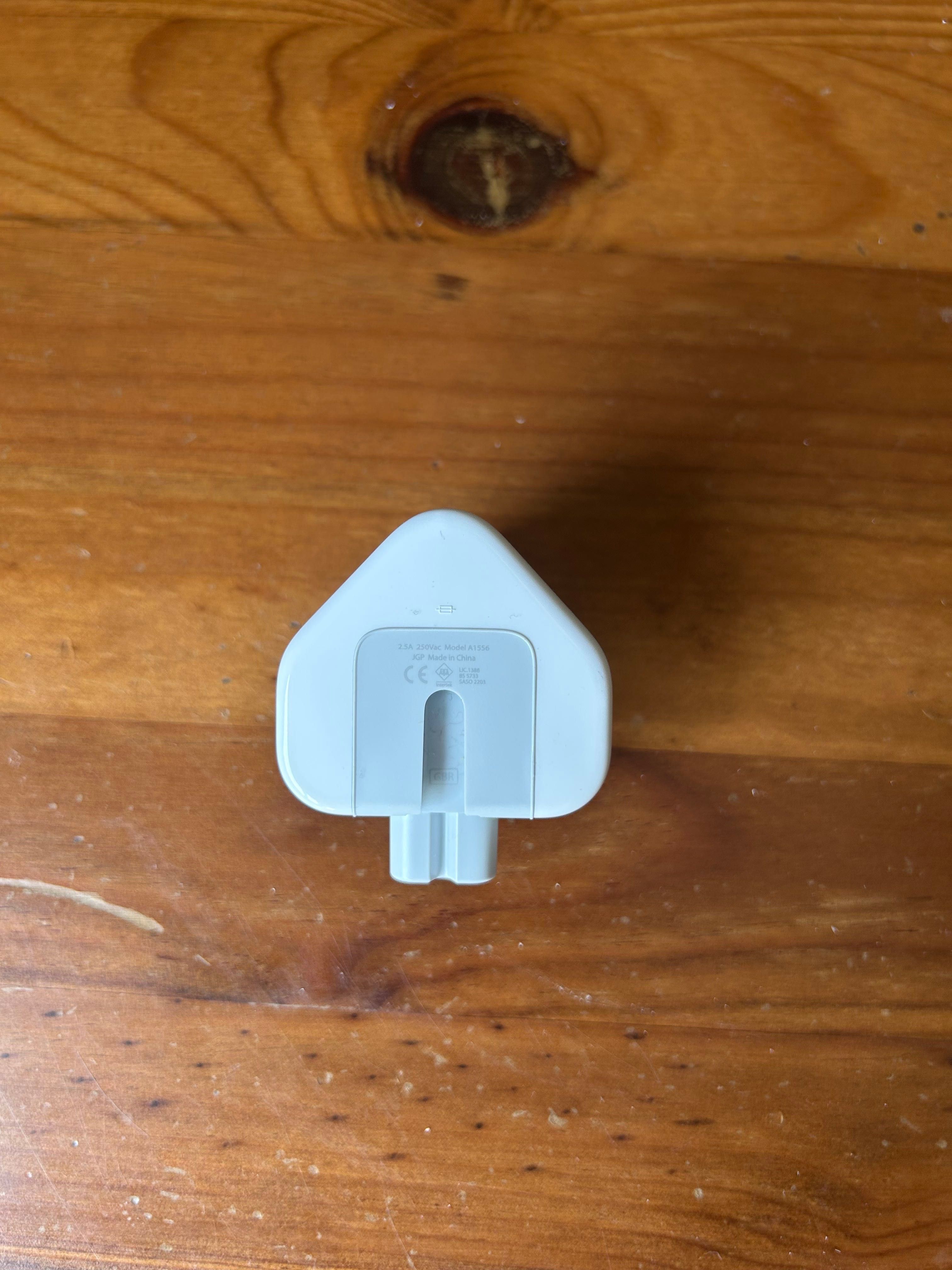Original / Official Apple UK GBR Charger Wall Plug A1556