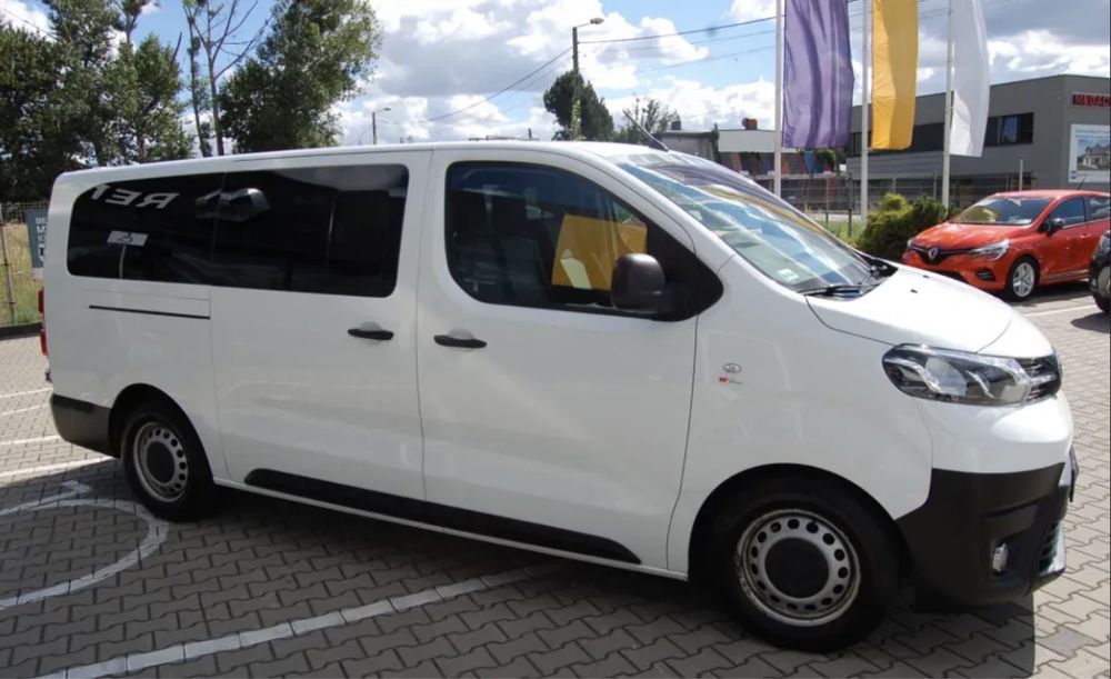 Wypożyczalnia samochodów transport wynajem busa toyota proace long