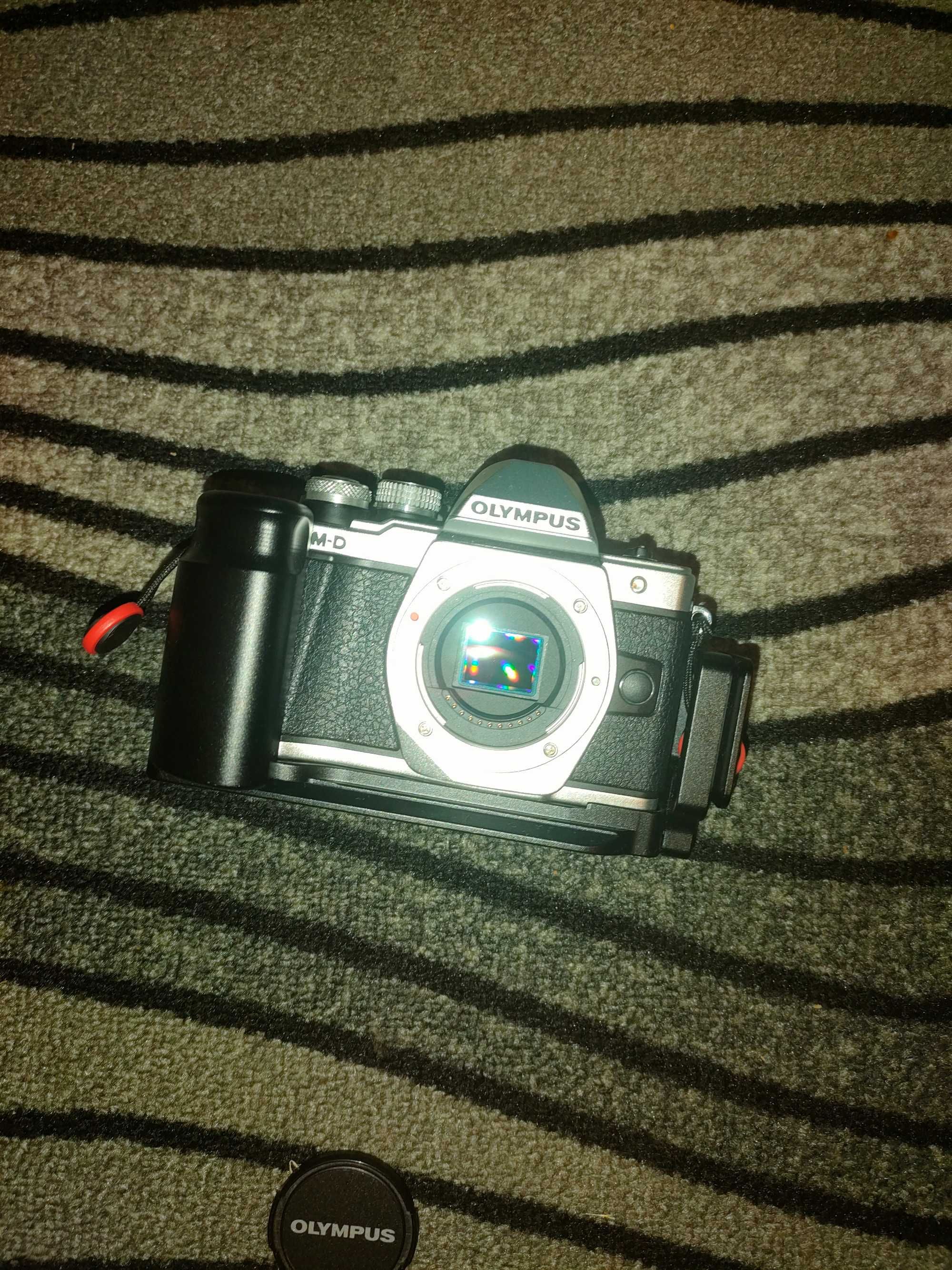 Olympus omd em10 markii +3 obiektywy+torba na aparat