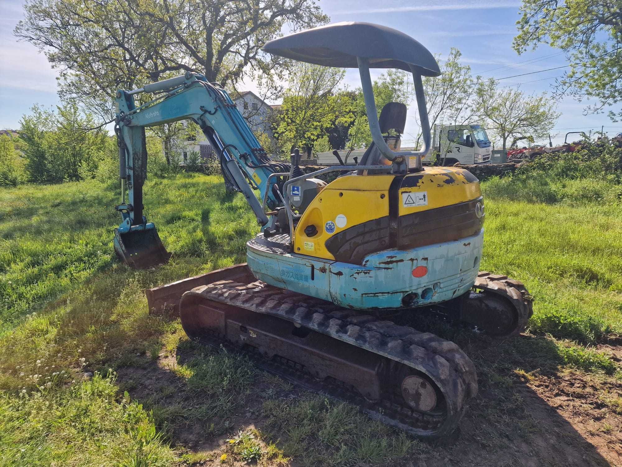 Giratória / Escavadora Kubota U-40 - 4 Toneladas