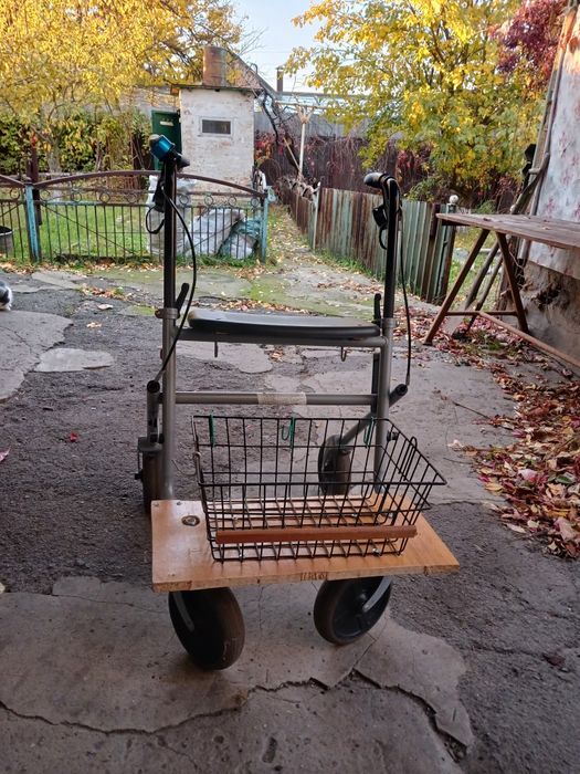 Продам ходунки на колесах