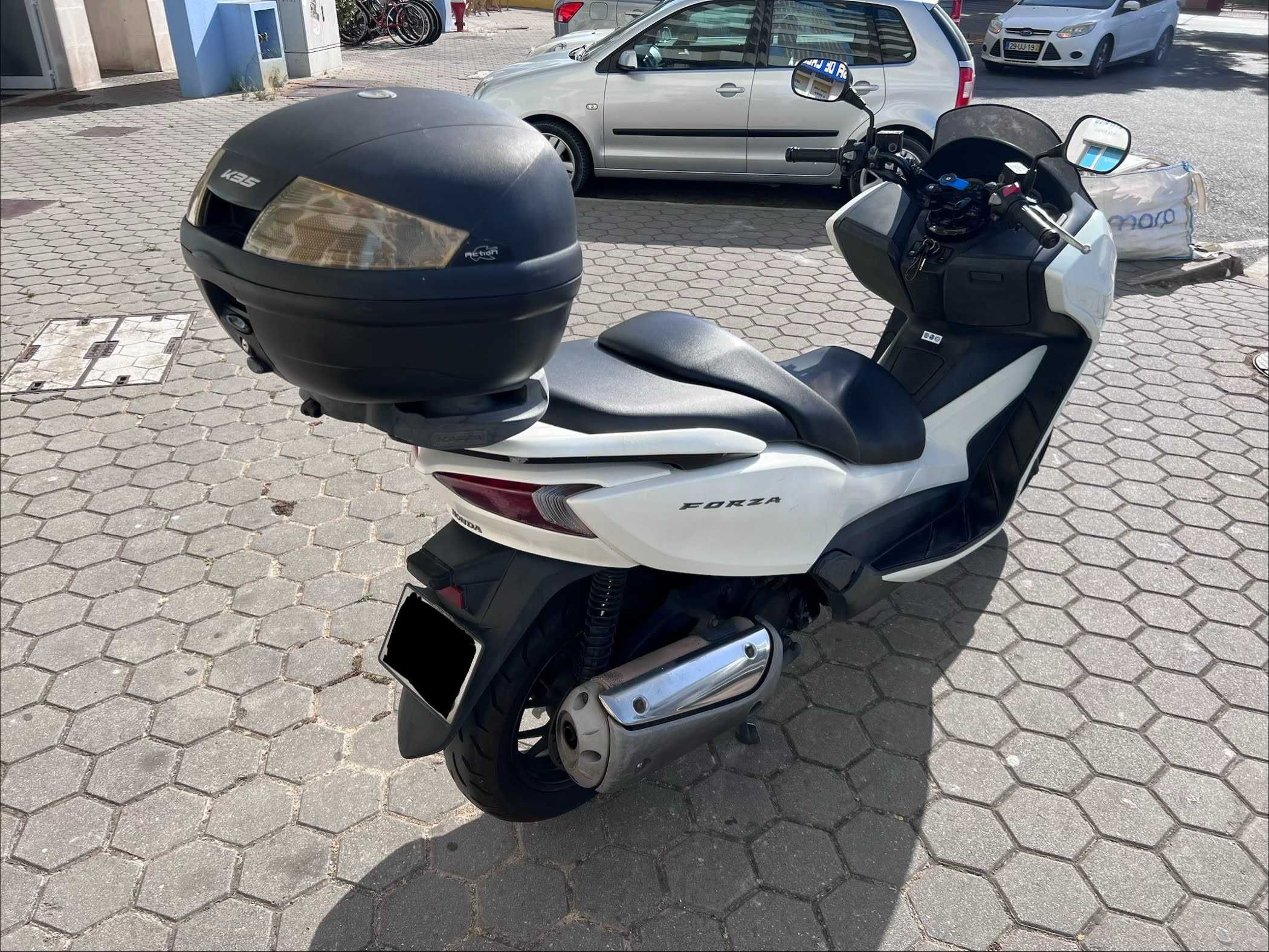 Honda Forza 300 – 2013 – 91.000 km – Bem estimada e manutenção oficial