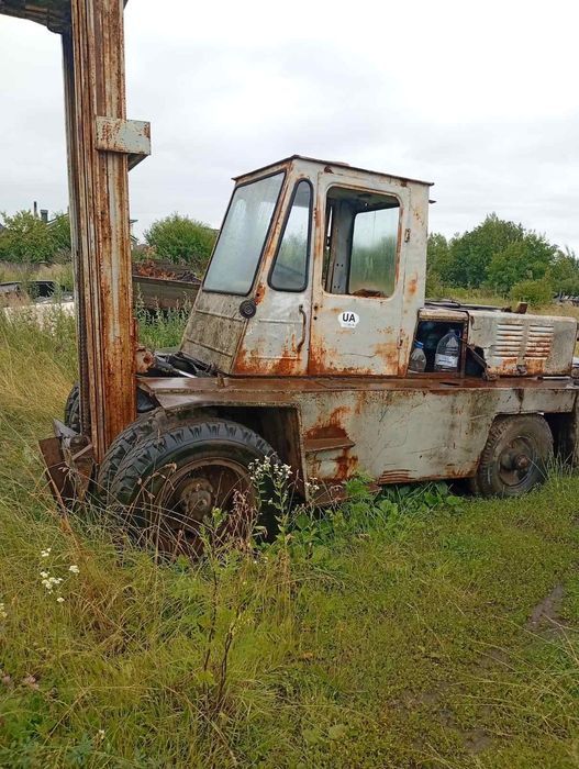 Погрузчик львівський дизель стріла висовується вверх