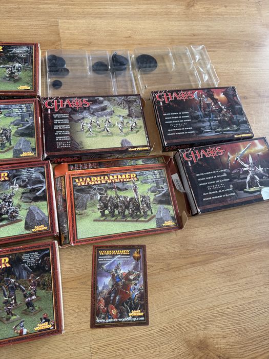 Pudelka po figurkach Warhammer 40000