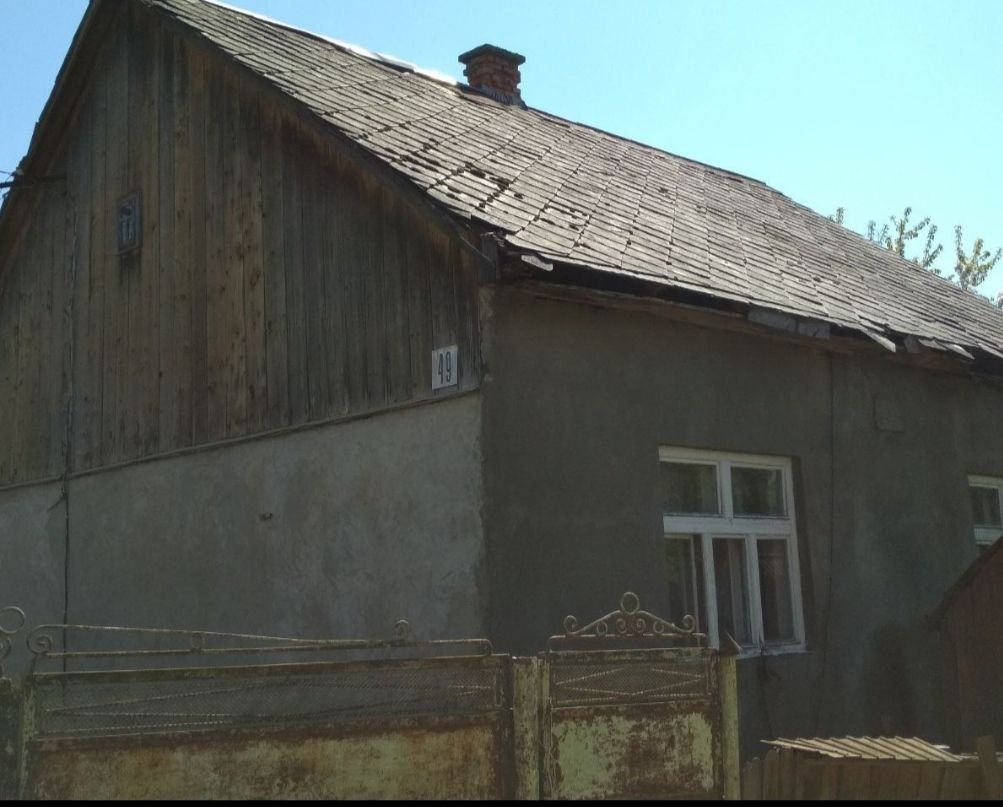 Продам земельну ділянку з будинком