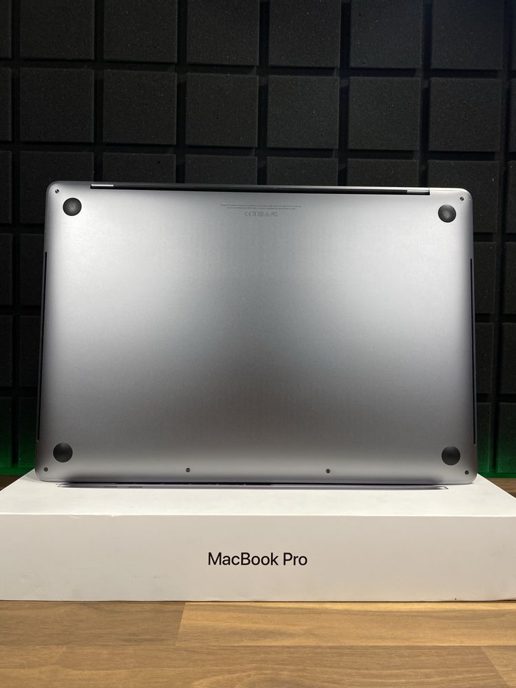 MacBook Pro 2018/15-inch/i7/16gb/4gb/256gb