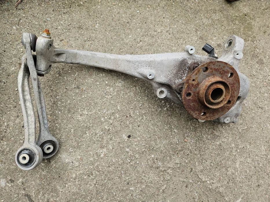 Zwrotnica prawa przód piasta Audi A4 B8 A5 8T 8K0407258L